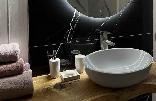 Треугольный дом со скидкой 22% от "A frame vibe house"